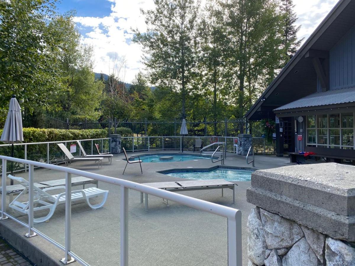 The Aspens On Blackcomb Whistler Exterior photo